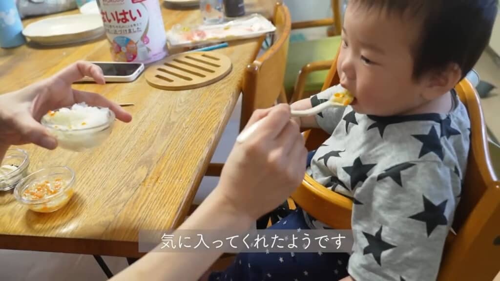 末っ子と一緒に朝ごはん