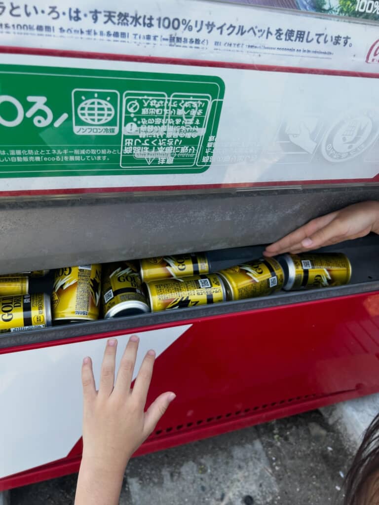 ゴロゴロ出てきてしまったコーヒー缶