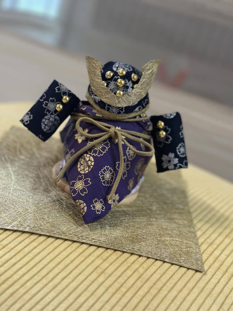 赤ちゃんとお似合いのかわいいかぶと飾り