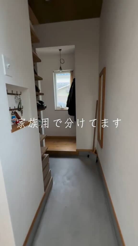 壁には鍵を掛けられるニッチ