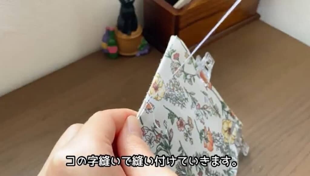 裏面のハギレを縫い付けます