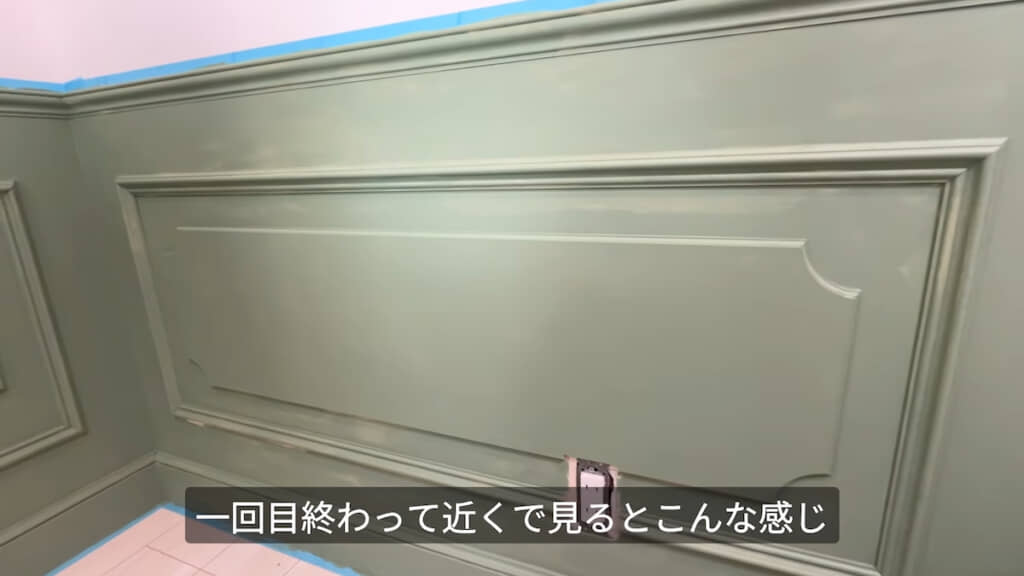 1回目の塗装では筆塗り部分のムラが目立つ