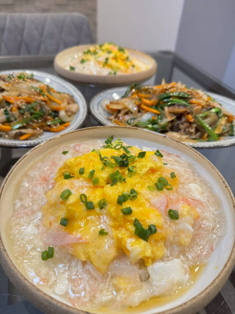 「うま塩淡雪あん天津飯」と「チャプチェ」