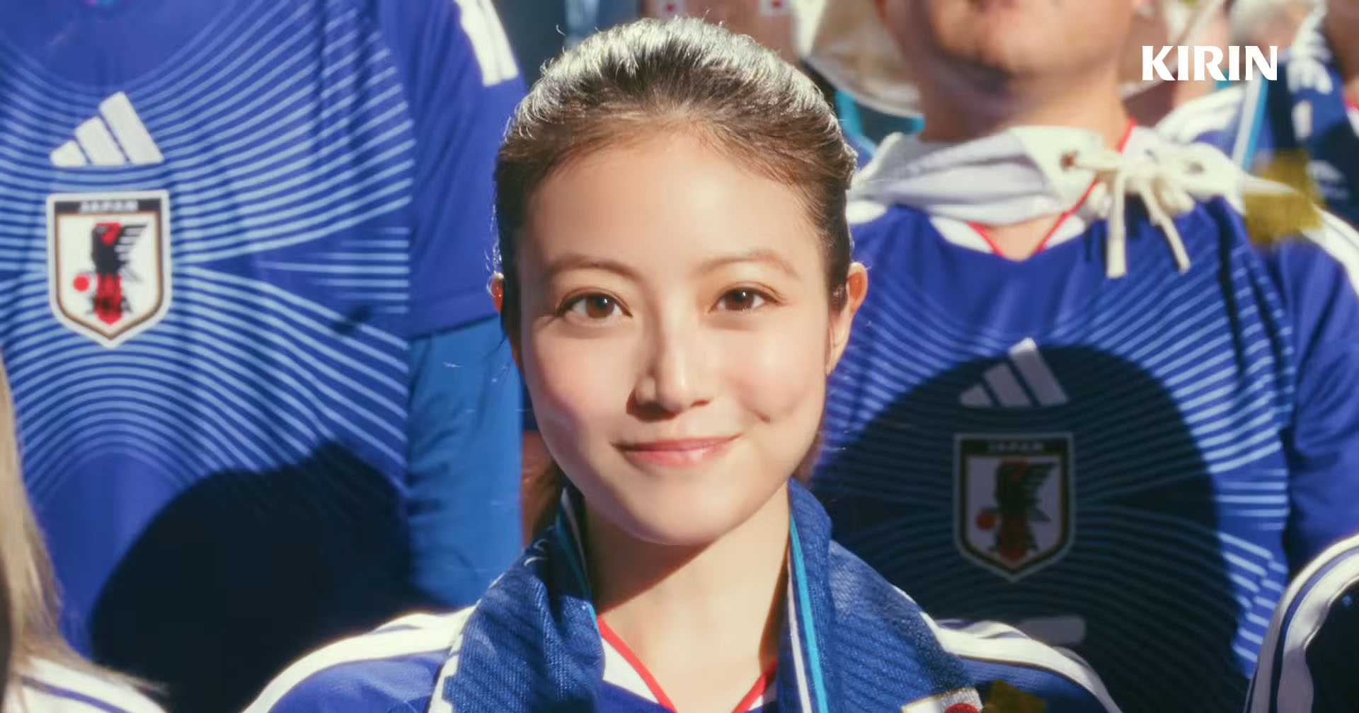 「なんでいるの」今田美桜の新CM→背後にいた“まさかの人物”に「大声出た」「衝撃すぎる」「デカすぎwww」(1/3) | YouTuber ねとらぼ