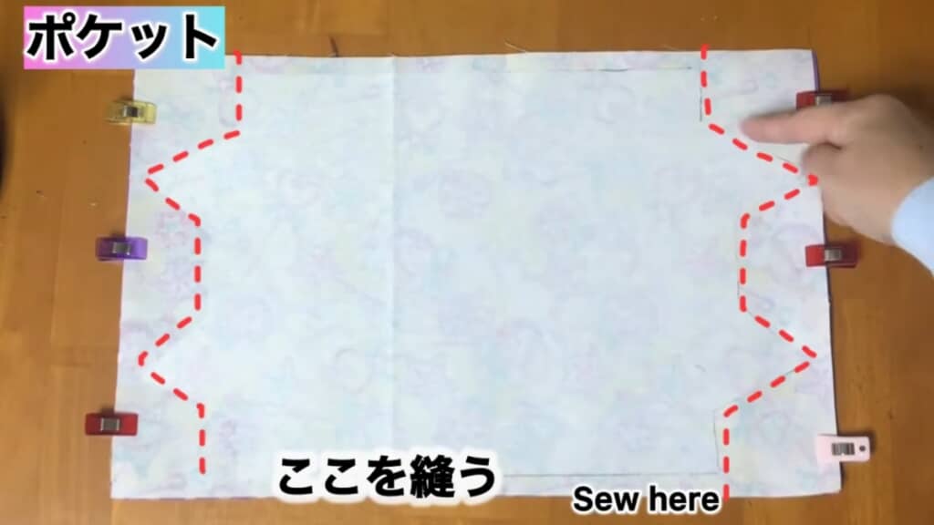 布を猫耳型に縫います