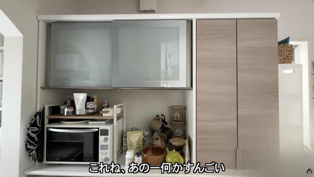 高さも幅もたっぷりな食器棚