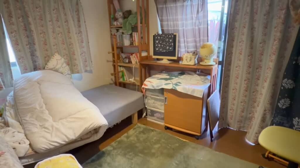 投稿者の寝室