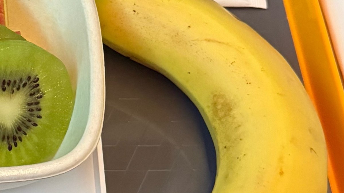 ANA深夜便の機内食、軽めにしたくてフルーツに変更→届くと……　“意外な中身”に「最高だよ」「正解だと思います」（1/2） | グルメ ねとらぼ