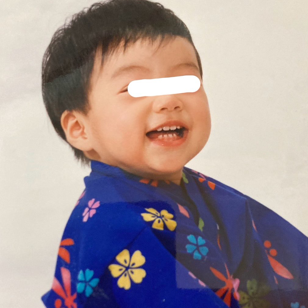 2歳だった頃のお母さん。短髪でちょっとボーイッシュ