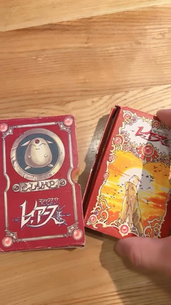 自分で組み立てる方式のケース
