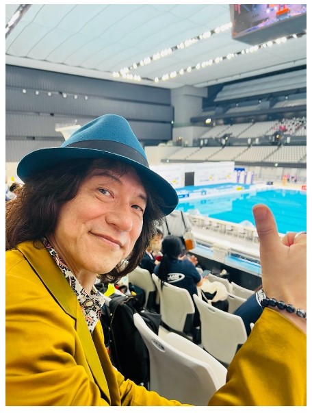アーティスティックスイミング選手の長女・新菜さんの大会を応援するダイアモンド☆ユカイ