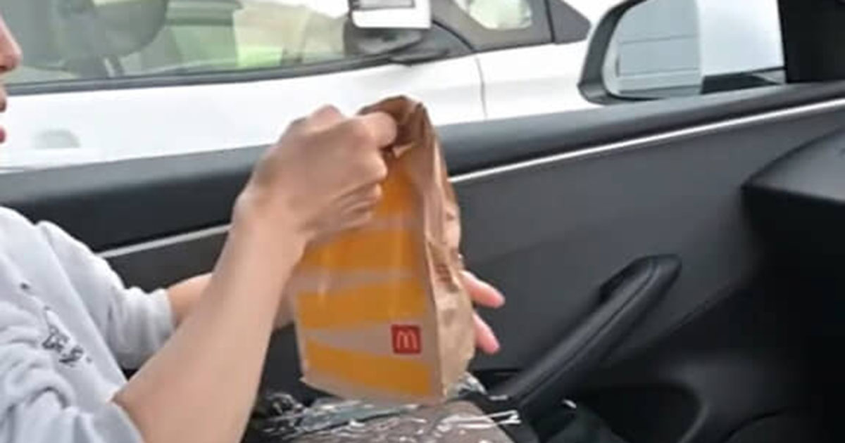 マックとミスドを買ってきた妻「アレやるよ！」→夫が仰天した“まさかの光景”が130万再生「こういう奥さん、最高だろ」「カロリー爆弾すぎるww」（1/2） | グルメ ねとらぼ
