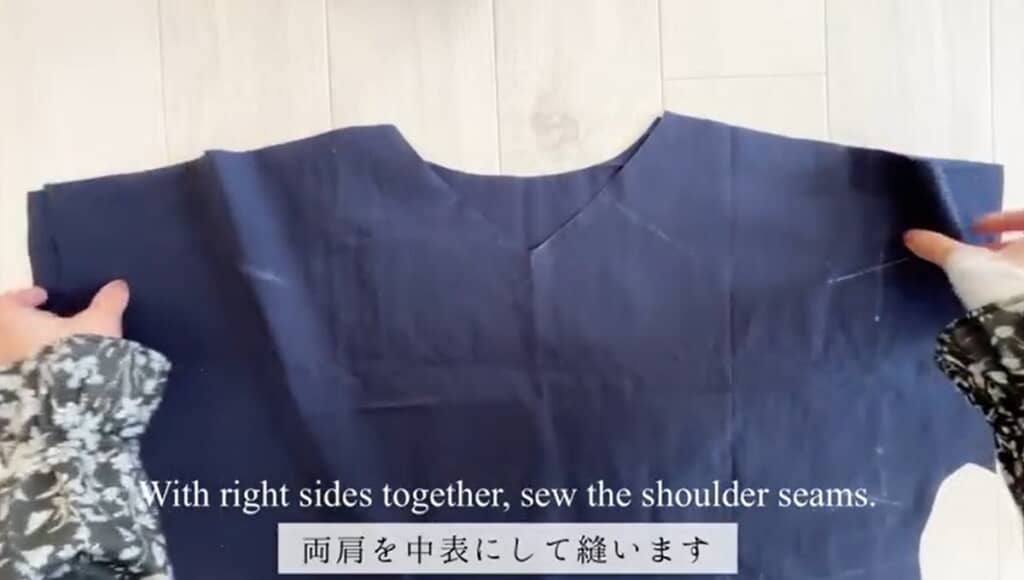 両肩を縫います