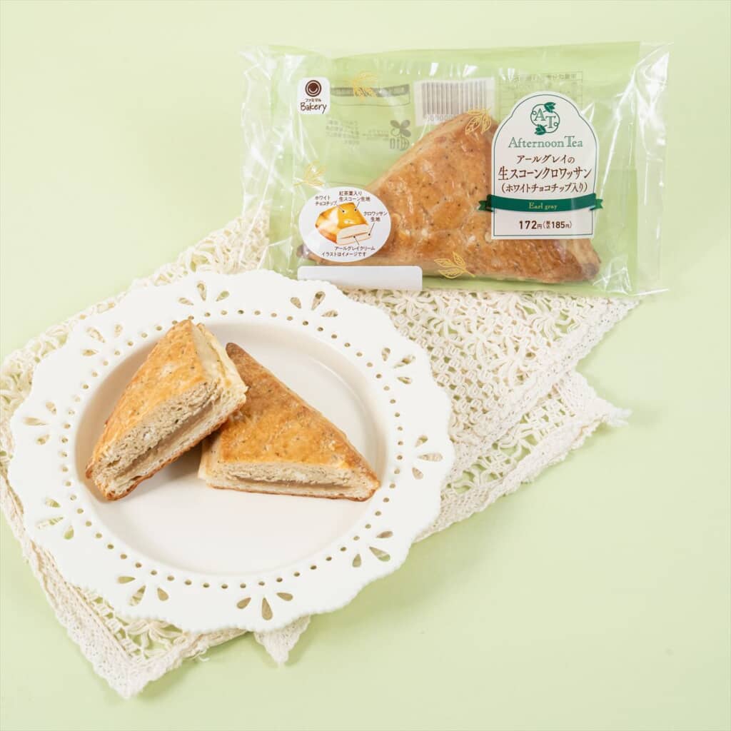 アールグレイの生スコーンクロワッサン（ホワイトチョコチップ入り）