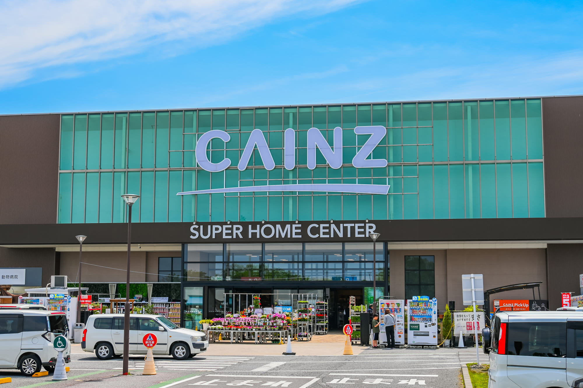 「足に優しくて履きやすい」 カインズの“とにかく履きやすいサンダル”に賞賛の声「厚底でクッションが◎」「履いた感じ包まれています」「長く履いても疲れない」(1/2) | ライフ ねとらぼリサーチ