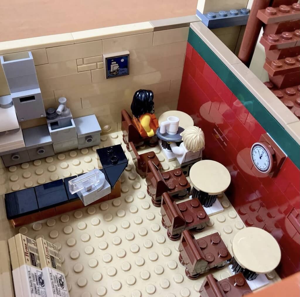 ポアロの店内も驚きの完成度!