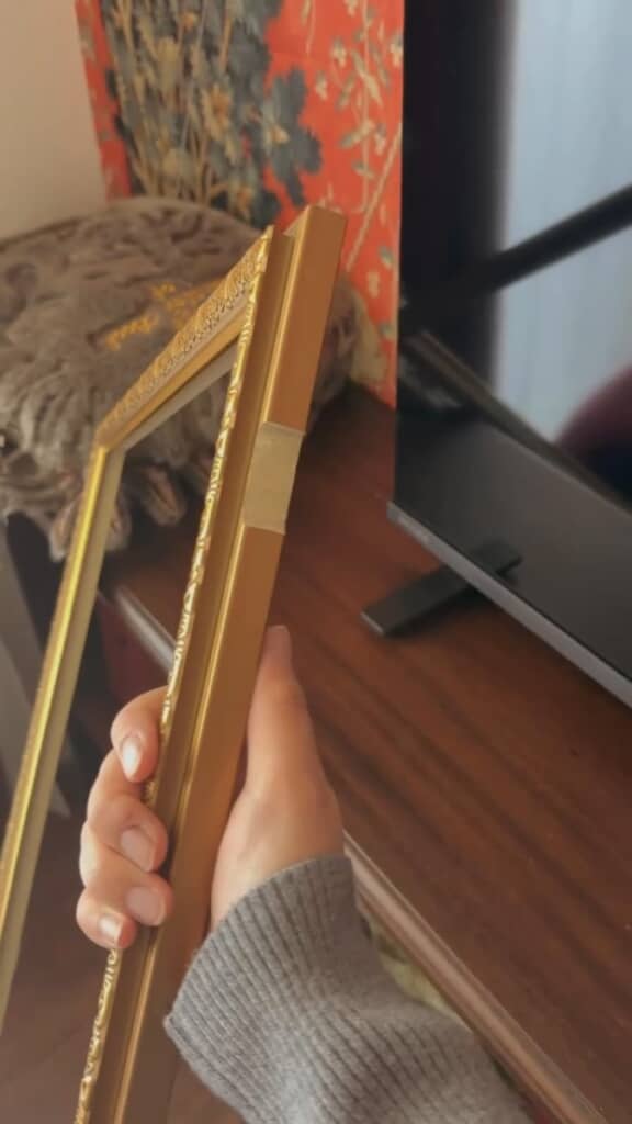 額縁を削って微調整