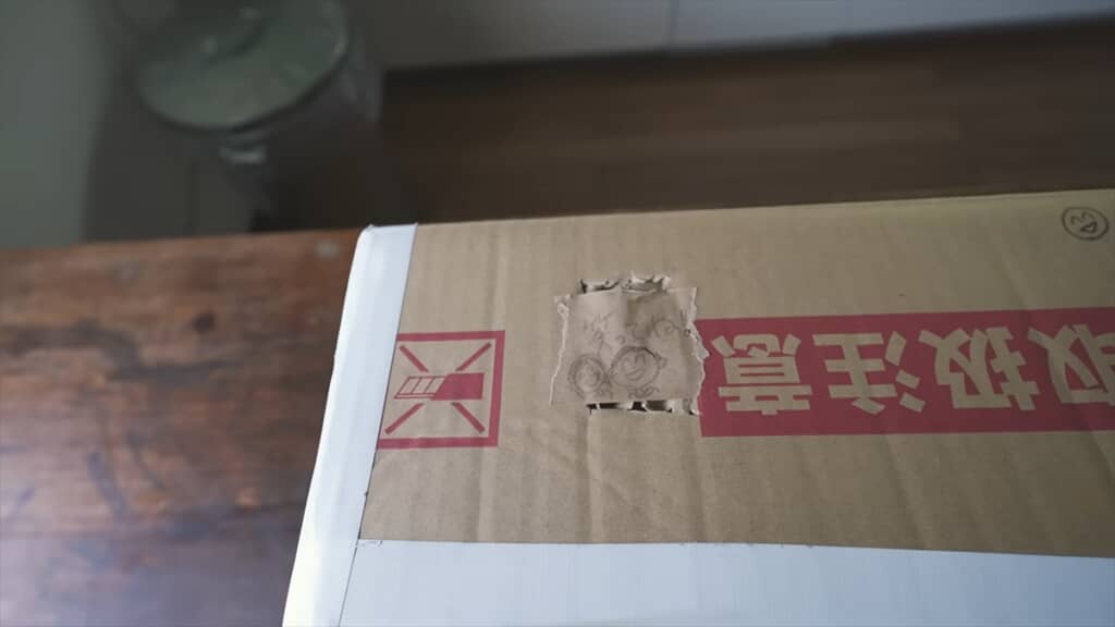 母親から届いたダンボールに入っていたまさかのもの
