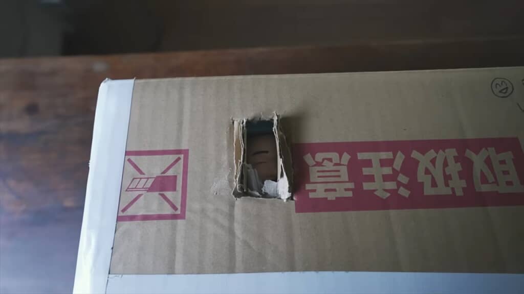 母親から届いたダンボールに入っていたまさかのもの