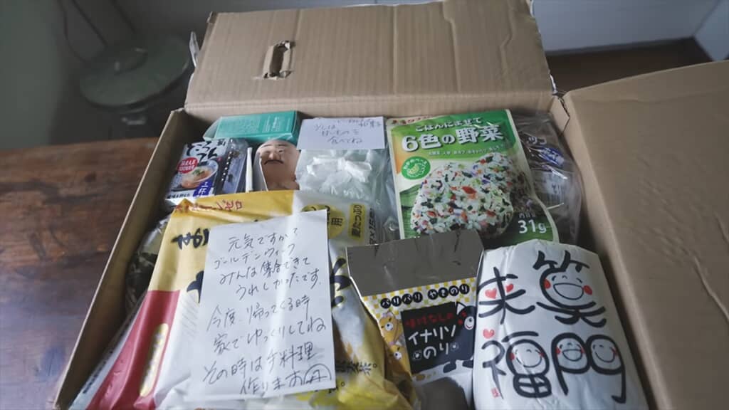 母親から届いたダンボールに入っていたまさかのもの