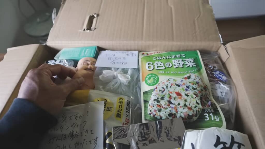 母親から届いたダンボールに入っていたまさかのもの