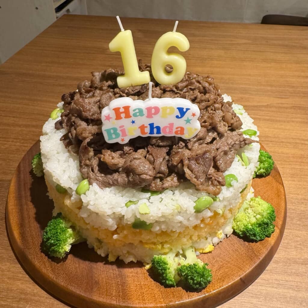 16歳をお祝いする肉ケーキ