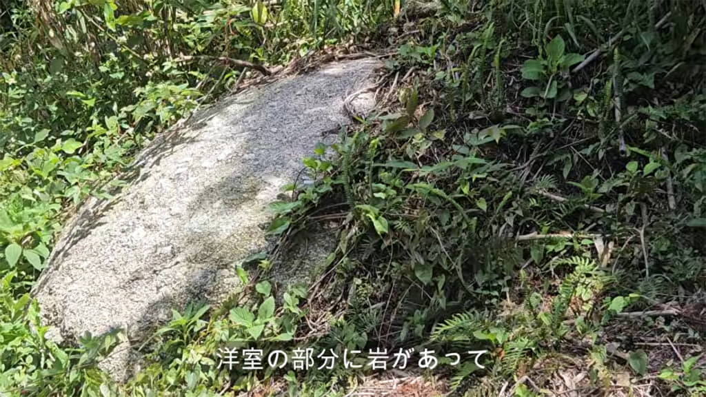 巨大な花こう岩を砕くことを決めます