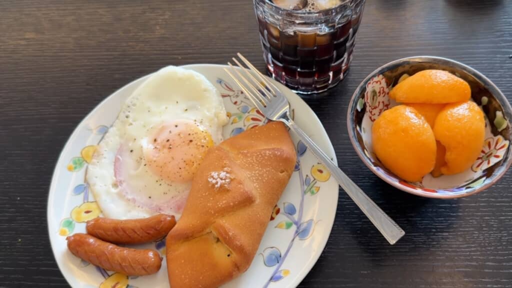 新商品「塩パン」をメインにした朝ごはん
