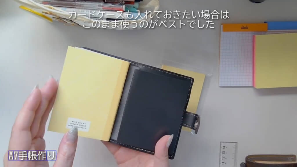 左側にA7ノート、右側にカードケースのリフィルを入れれば両方使えます