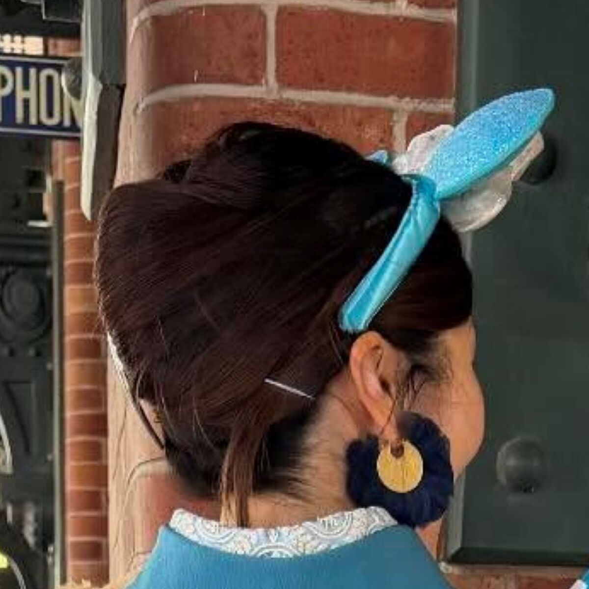 ディズニーで「後ろ姿を撮らせてください」と言われた女性→振り返ると……目を奪われる姿に「声出た」「これぞ日本のディズニー」 | ディズニー ねとらぼ