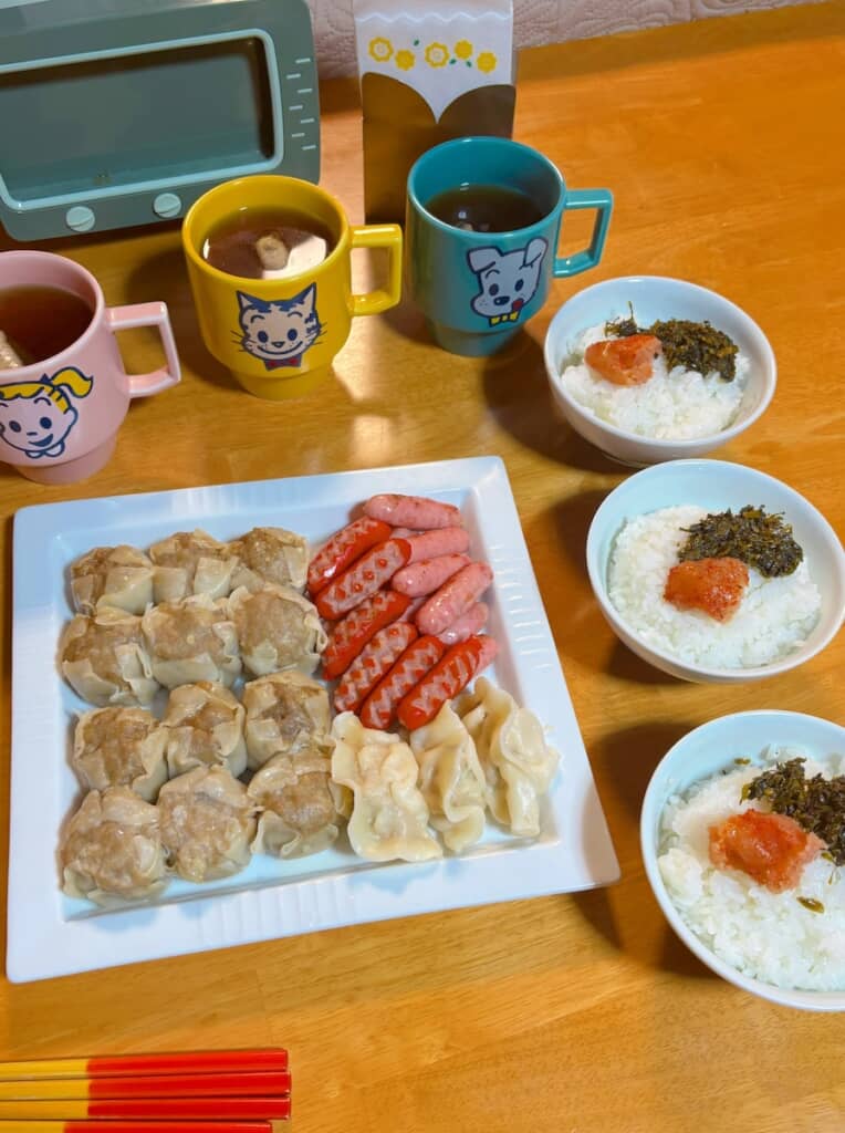 この食欲をそそるご飯のどこに謝罪の必要が……？