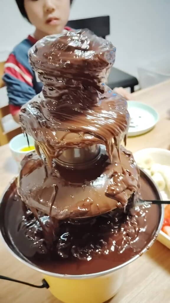 まるで命あるもののようなデロデロの質感