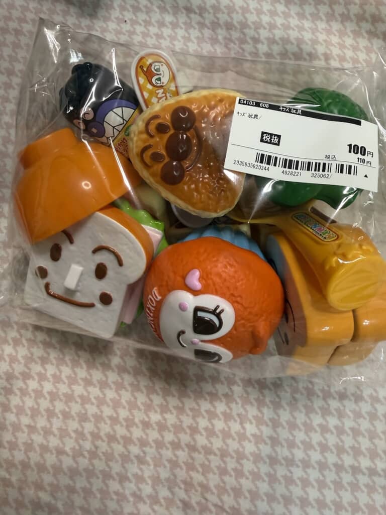 110円で売られていたアンパンマンのおままごとグッズ