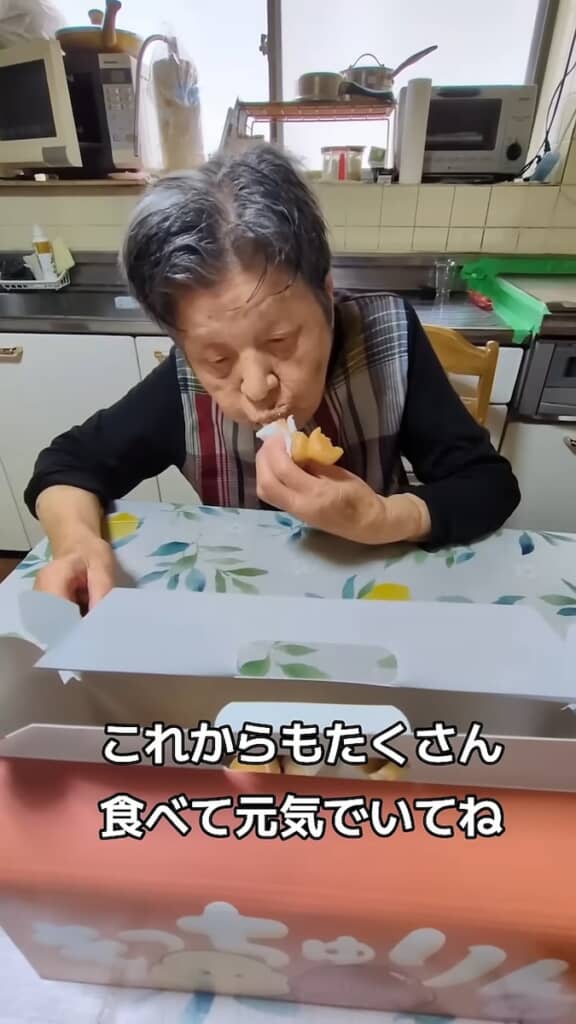 食べっぷりも見事なヨシ子さん