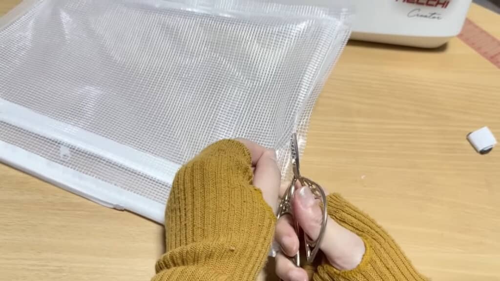 両サイドの縫い目をほどきます