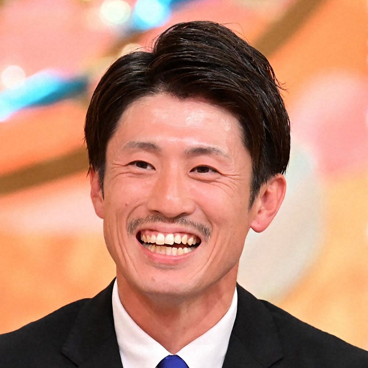 【新婚さんいらっしゃい！】バツ2・3児のシンママ、息子の空手道場の先生に恋！→結婚への壁は“大反対の父”（1/3） | テレビ ねとらぼ
