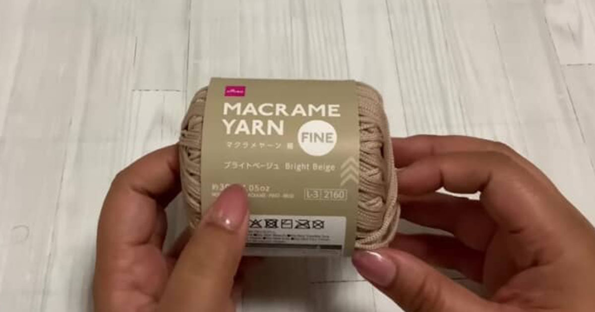 ダイソーのマクラメヤーン7玉、かぎ針でしっかり編んでいくと……「段違いですね」 完成した便利アイテムに「素敵な編み方」(1/2) | 編み物 ねとらぼ