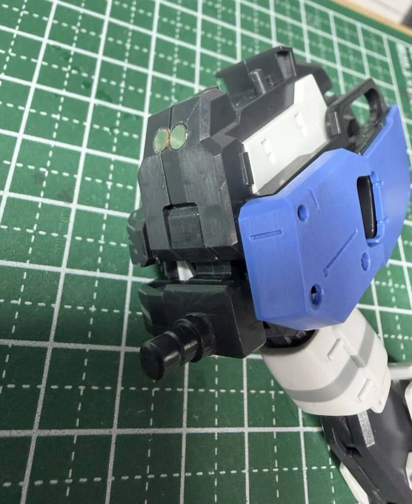 肩フレームパーツの取り付け