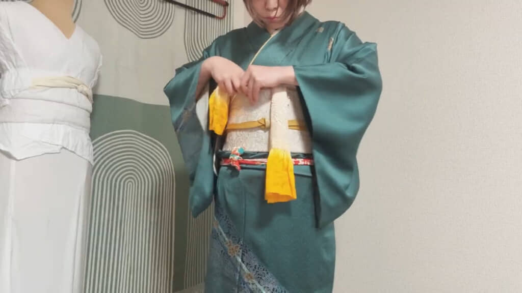帯揚げをたたんで仕舞ったら完成です