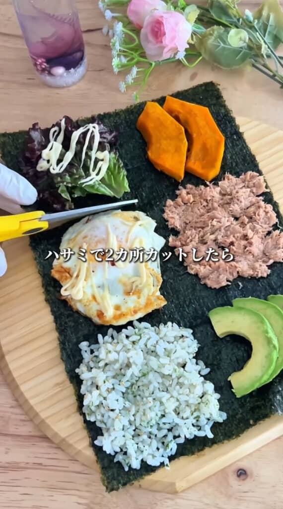 ハサミで2カ所をカット
