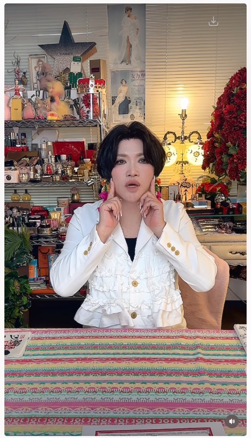 黒髪ショートにイメチェンしたIKKO