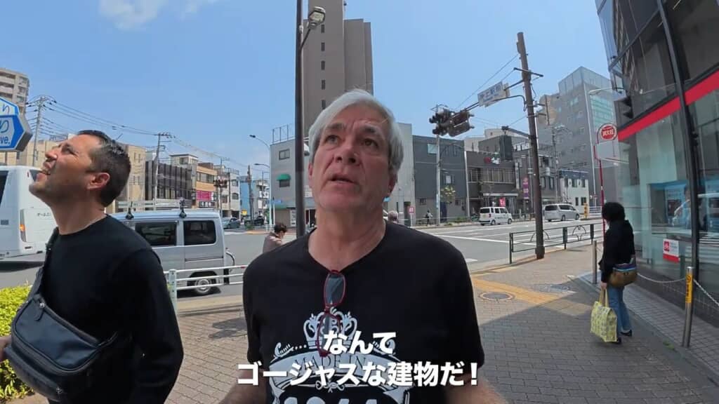 スカイツリー周辺の景色に驚くオリパパさん