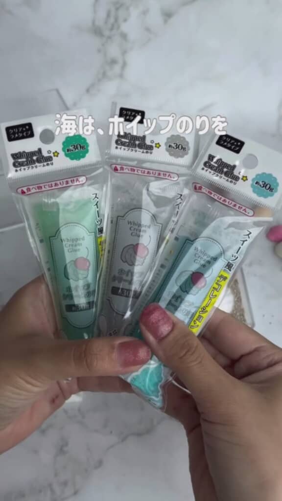 3色のホイップクリームのりを使って