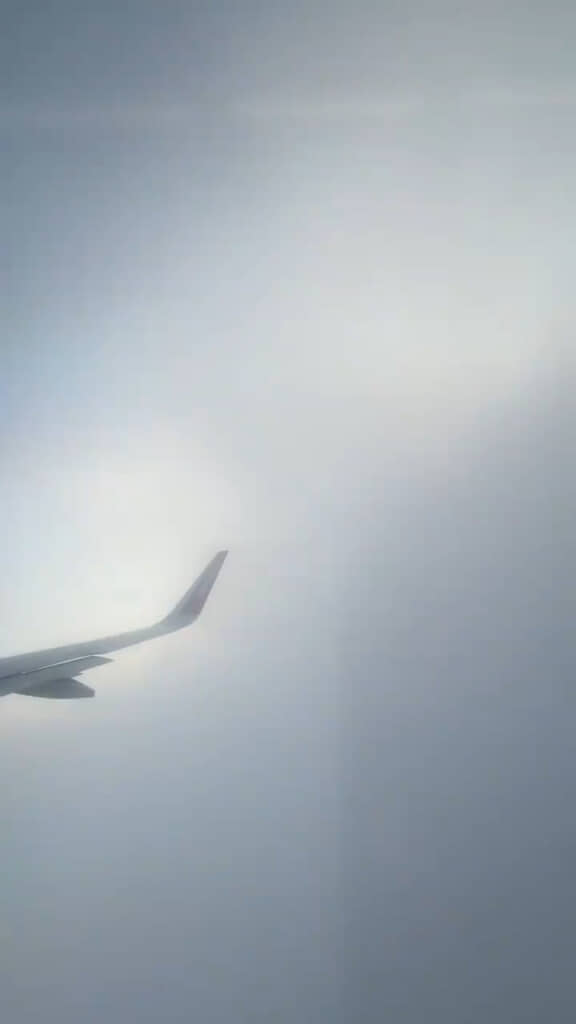 真っ白な雲の中へ突入