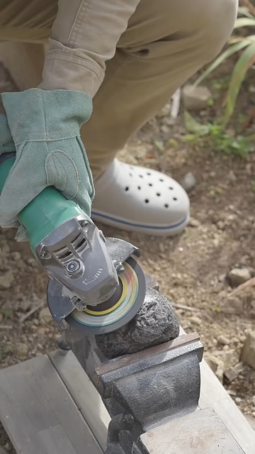 工具で研磨を開始