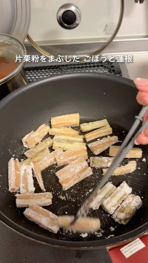 ごぼうと蓮根を揚げ焼きに