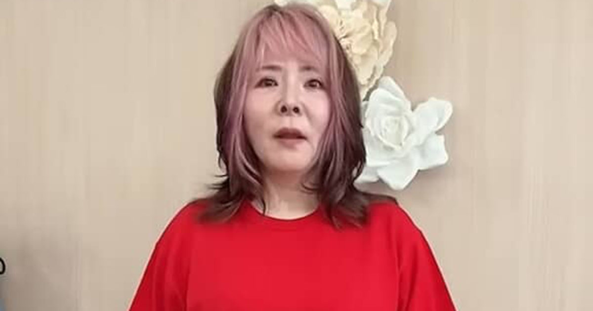 62歳・62キロの女性がGUのTシャツを着たら……「こんなにオシャレになるなんて!」 驚きのコーデに「10kgは痩せて見える!」(1/2) | 女性 ねとらぼ