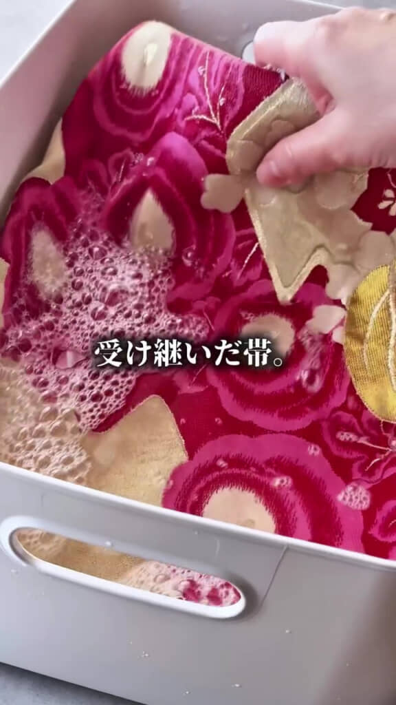 鮮やかな牡丹と桐の帯