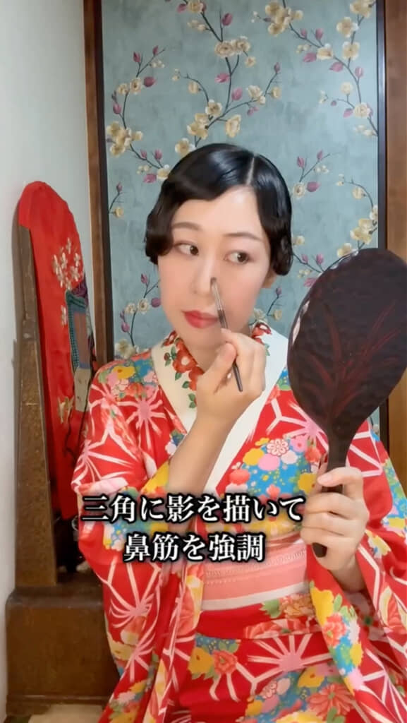 ノーズシャドウで鼻筋を強調