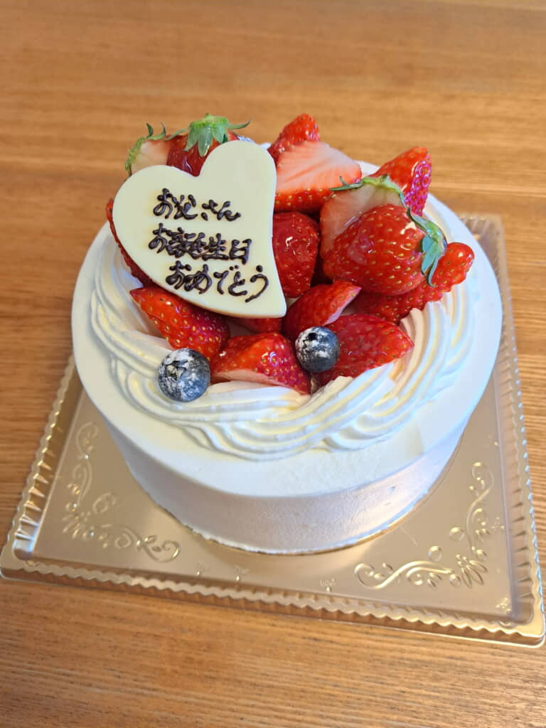 華やかなお誕生日のケーキ